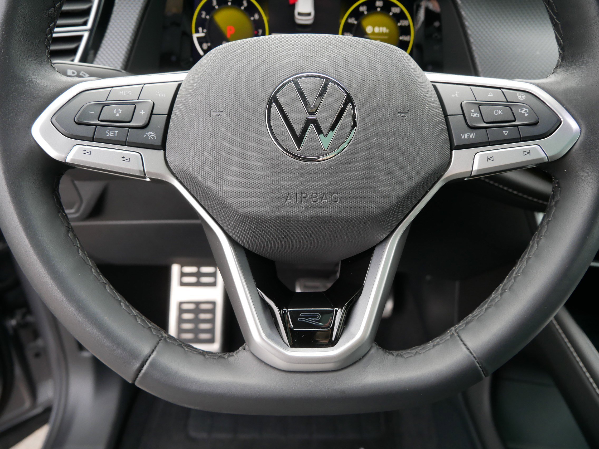 Certified 2025 Volkswagen Atlas Cross Sport SEL Premium R-Line image 25