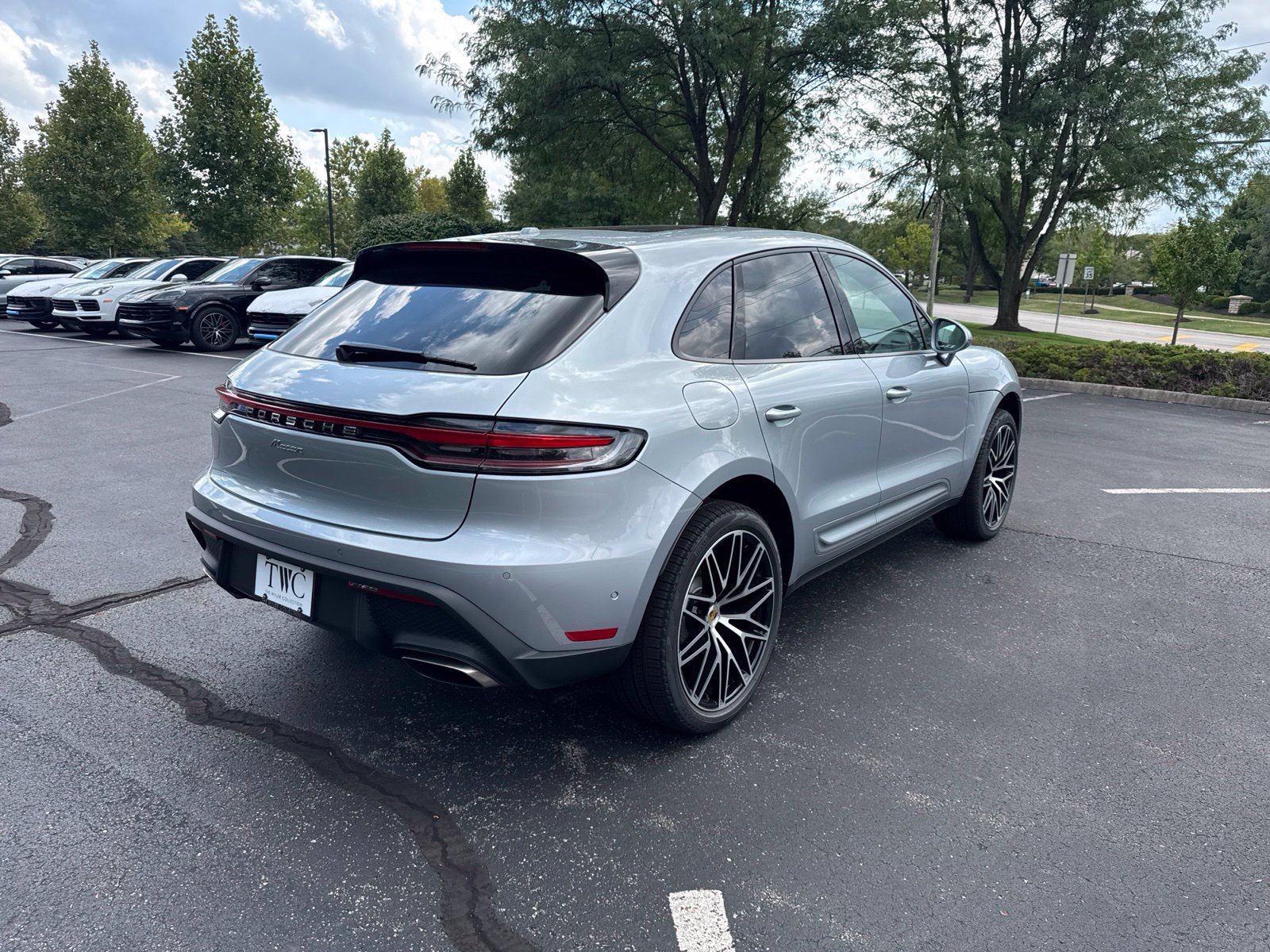 New 2026 Porsche Macan AWD/4WD image 4