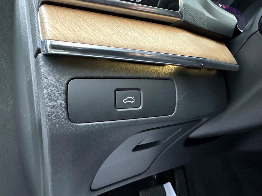 Used 2023 Volvo XC90 B6 Plus w/ Protection Package Premier image 14