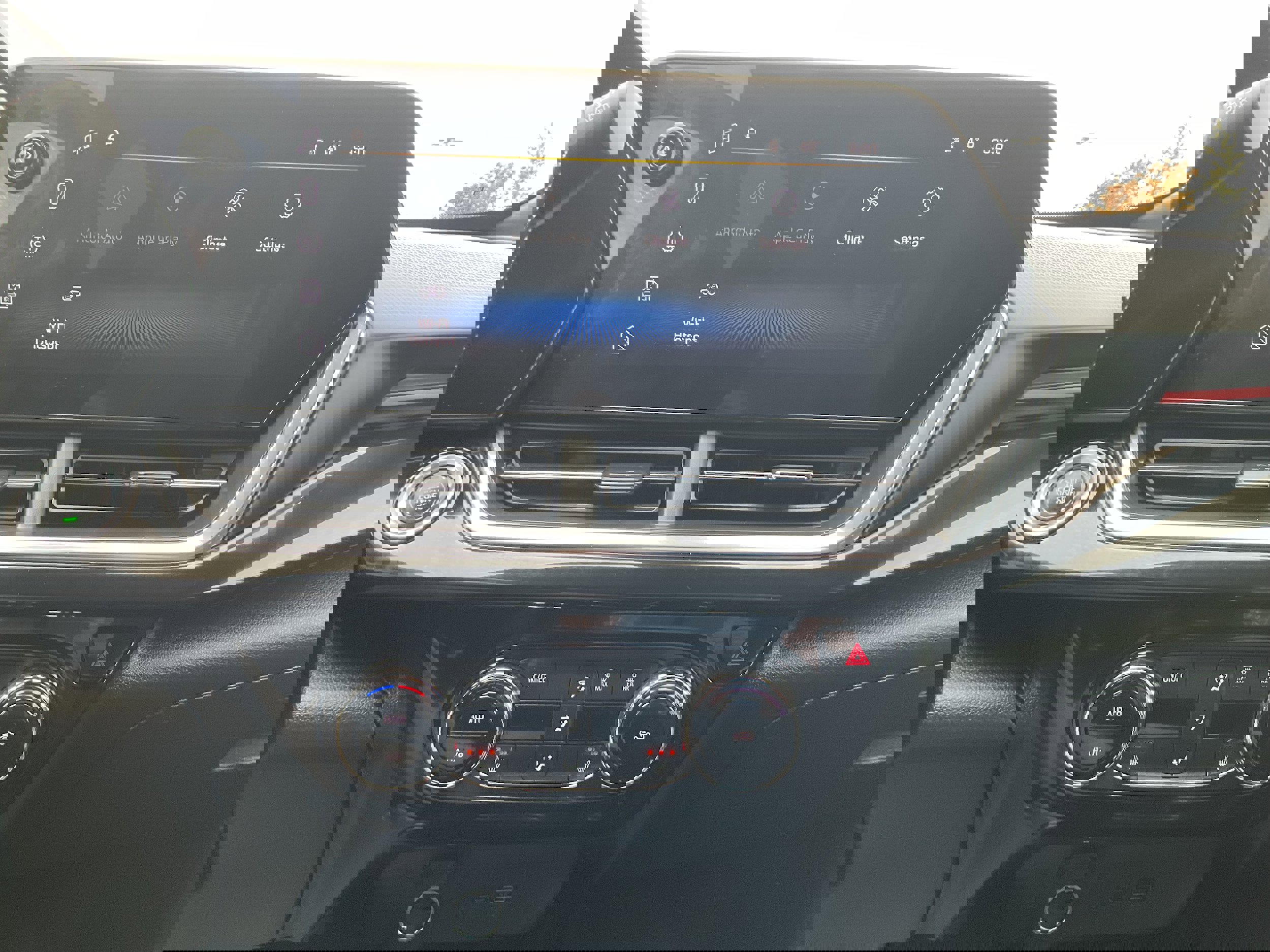 Certified 2024 Chevrolet Trax RS w/ Driver Confidence Package image 8