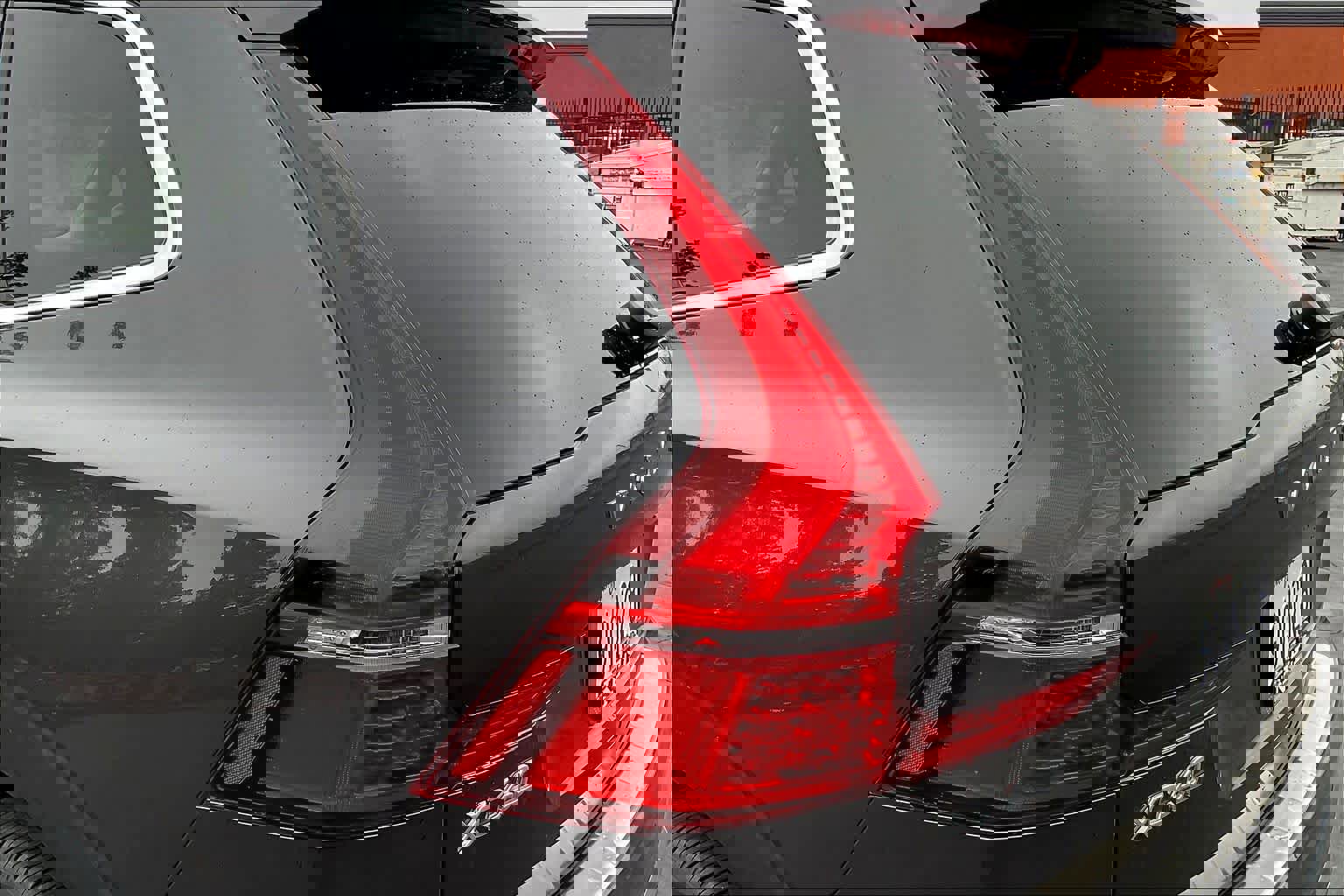 Used 2023 Volvo XC60 T8 Ultimate image 32