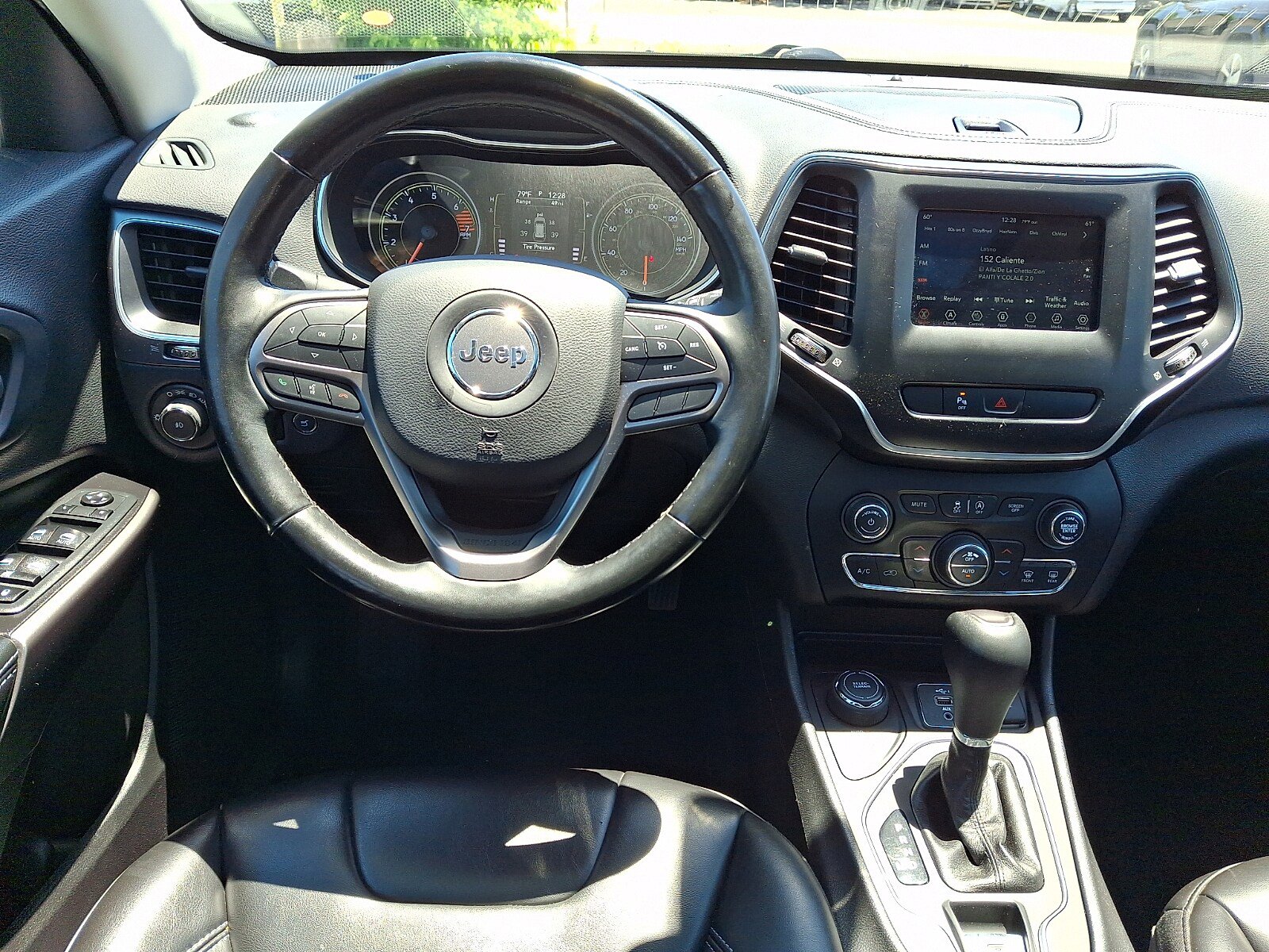 Used 2020 Jeep Cherokee Latitude Plus w/ Comfort/Convenience Group AWD/4WD image 9