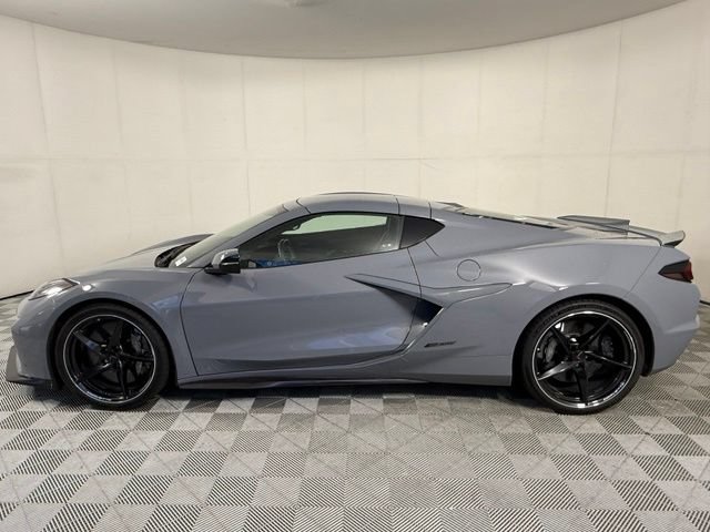 Used 2025 Chevrolet Corvette E-Ray w/ Stealth Interior Trim Package AWD/4WD image 3