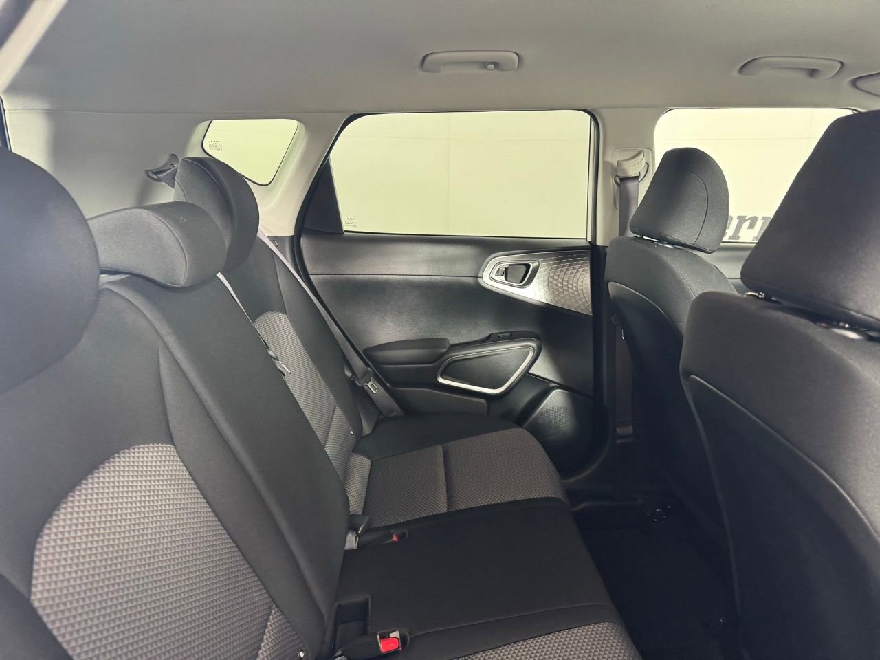 Used 2025 Kia Soul LX w/ LX Technology Package FWD image 36