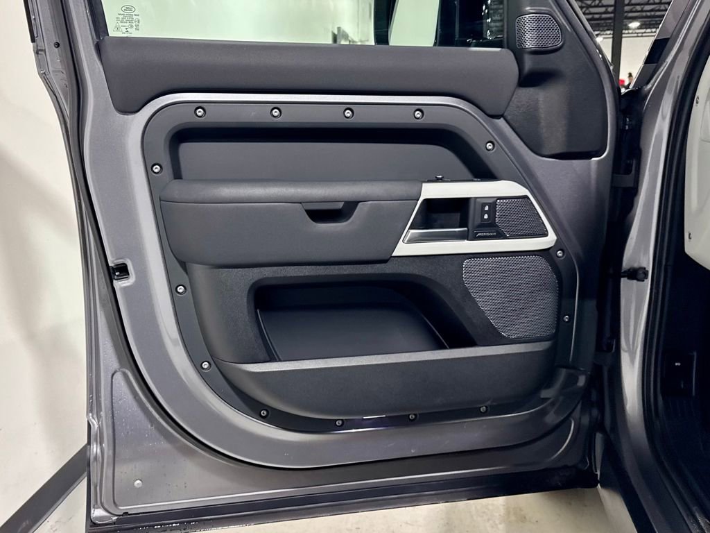 Used 2022 Land Rover Defender 110 S image 14