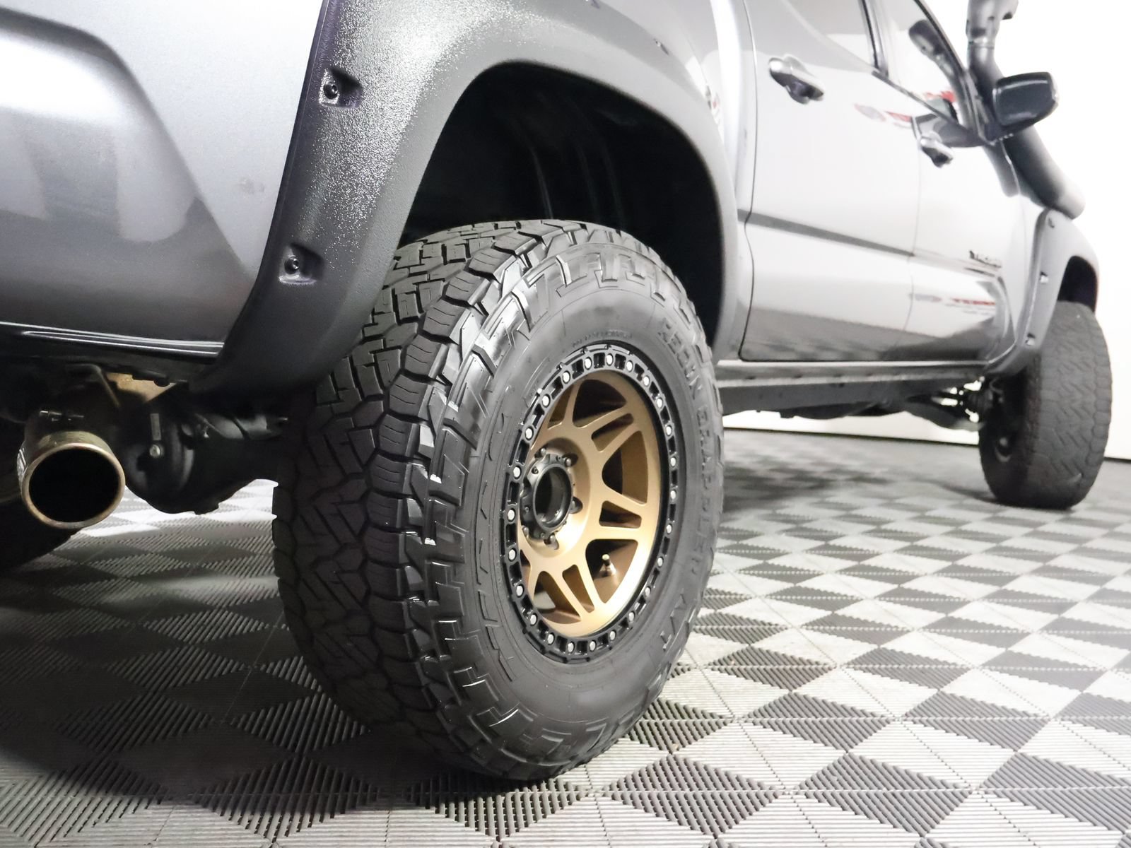 Used 2019 Toyota Tacoma TRD Off-Road w/ Technology Package AWD/4WD image 8