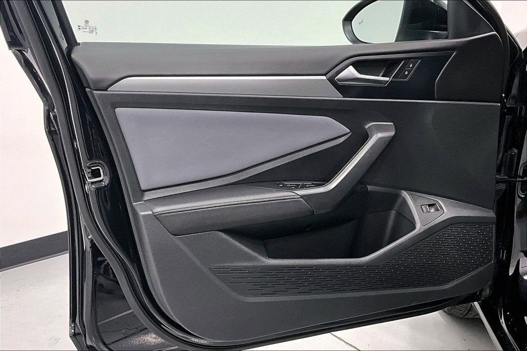 Used 2025 Volkswagen Jetta SE image 20