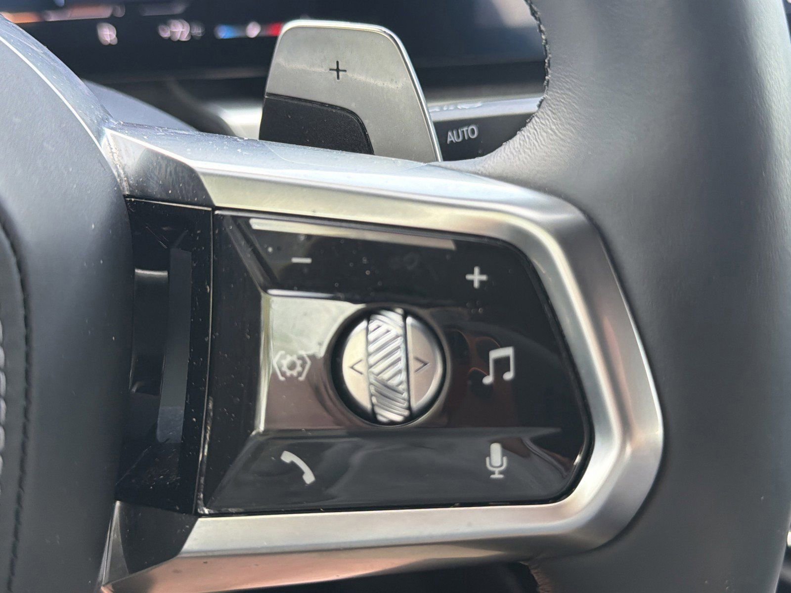 Certified 2025 BMW 740i xDrive AWD/4WD image 28
