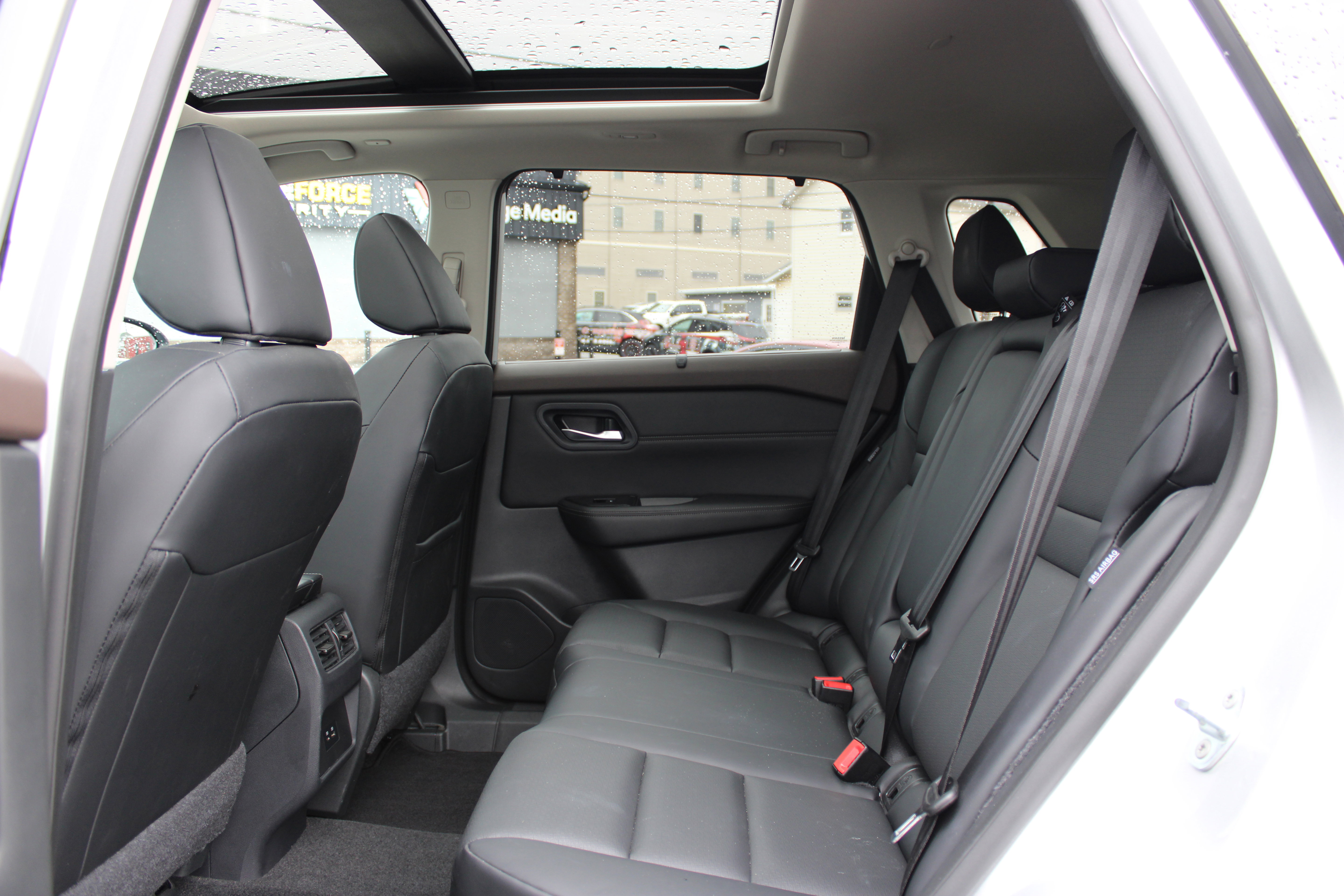 Certified 2023 Nissan Rogue SV w/ SV Premium Package AWD/4WD image 4