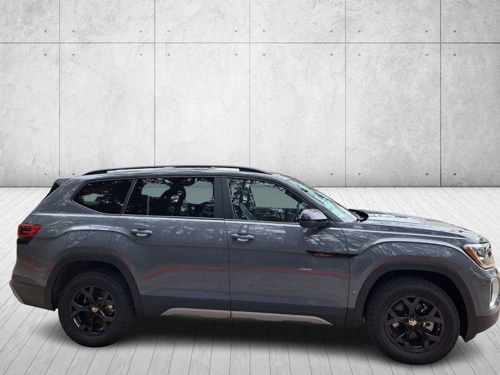 Used 2025 Volkswagen Atlas Peak Edition SE image 6