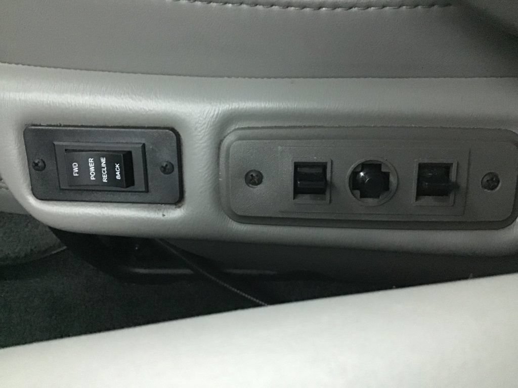 Used 2020 Chevrolet Express 2500 w/ Enhanced Convenience Package RWD image 27