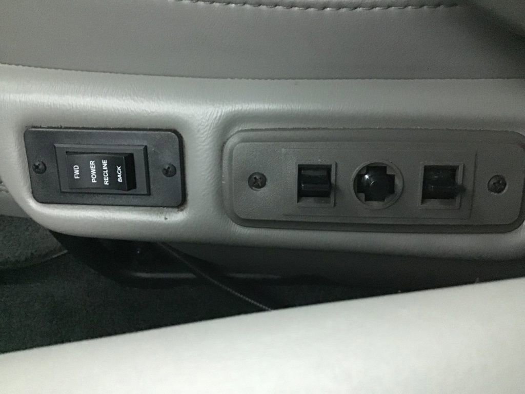 Used 2020 Chevrolet Express 2500 w/ Enhanced Convenience Package image 27