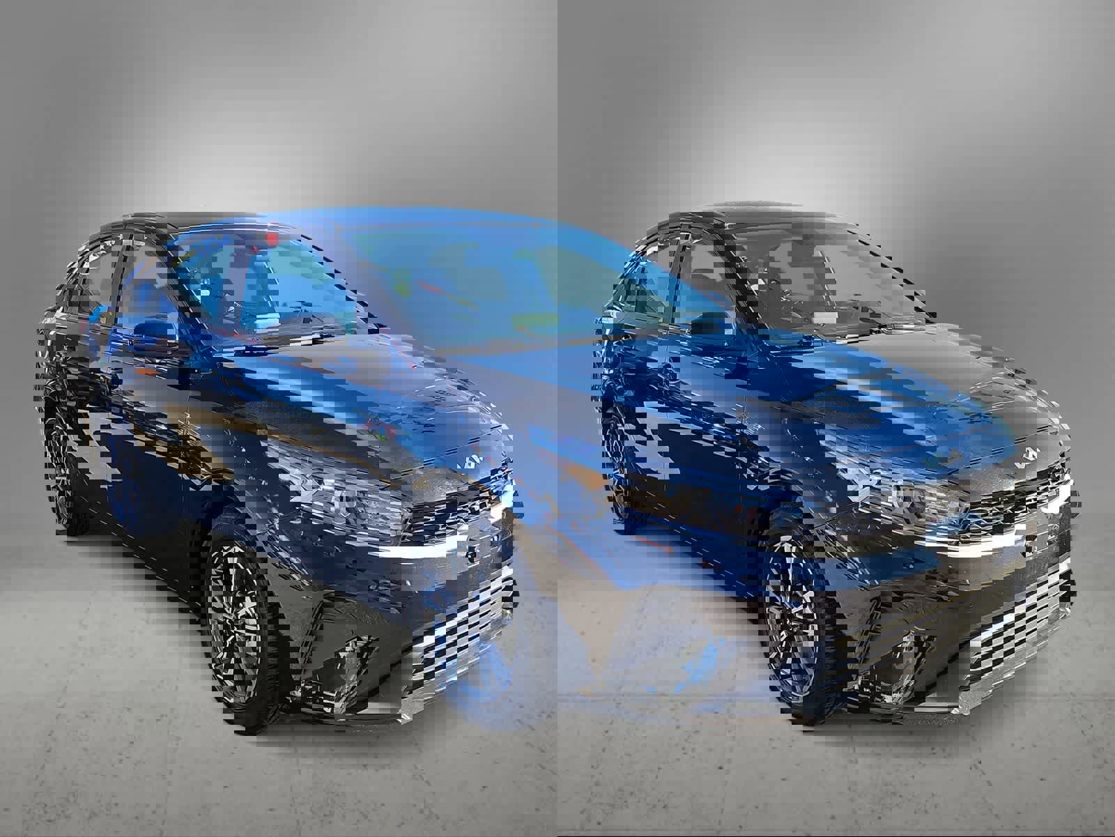 Used 2023 Kia Forte LXS image 2