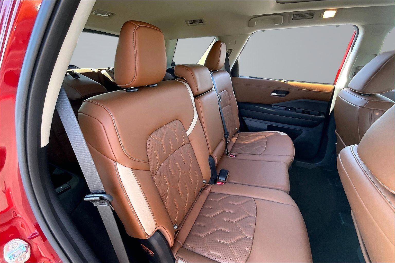 New 2026 Nissan Pathfinder Platinum image 10