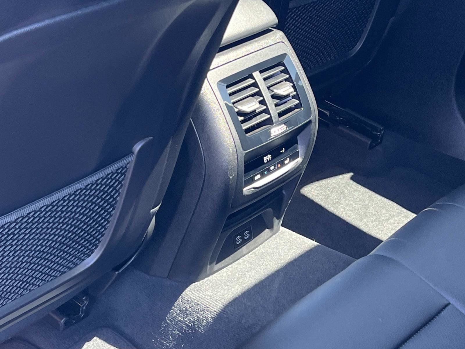 Used 2023 BMW X4 xDrive30i w/ Convenience Package AWD/4WD image 25