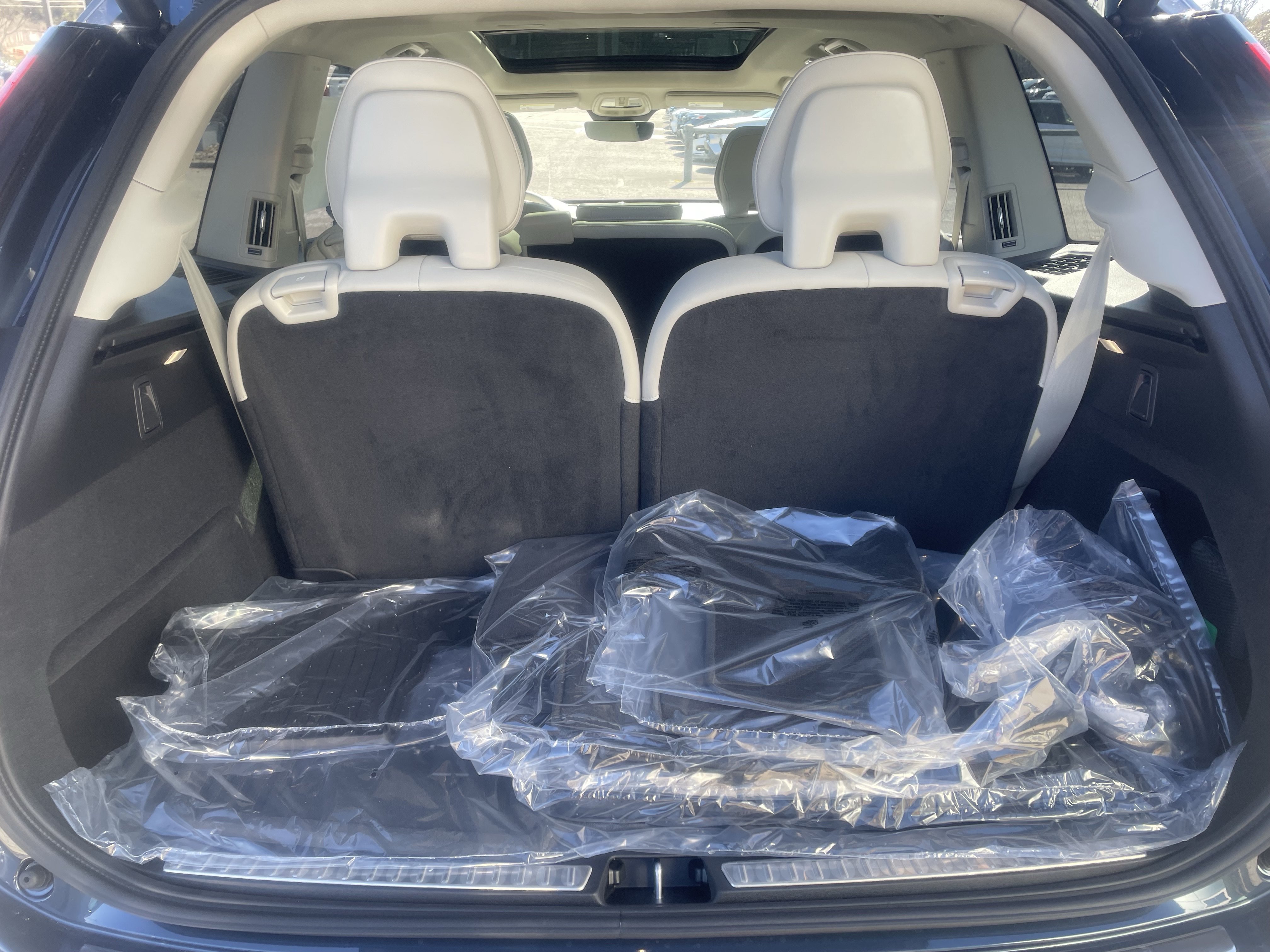 New 2026 Volvo XC90 T8 Ultra w/ Protection Package Premier AWD/4WD image 8