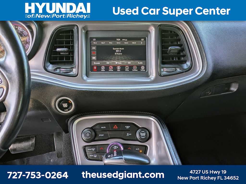 Used 2022 Dodge Challenger SXT RWD image 18