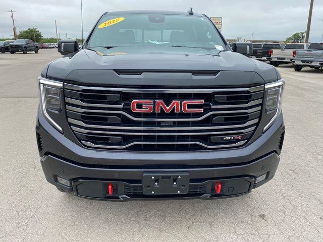 Used 2025 GMC Sierra 1500 AT4 w/ Technology Package AWD/4WD image 9