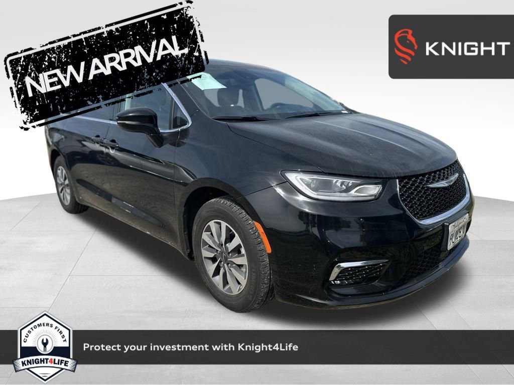 Used 2024 Chrysler Pacifica Select image 1