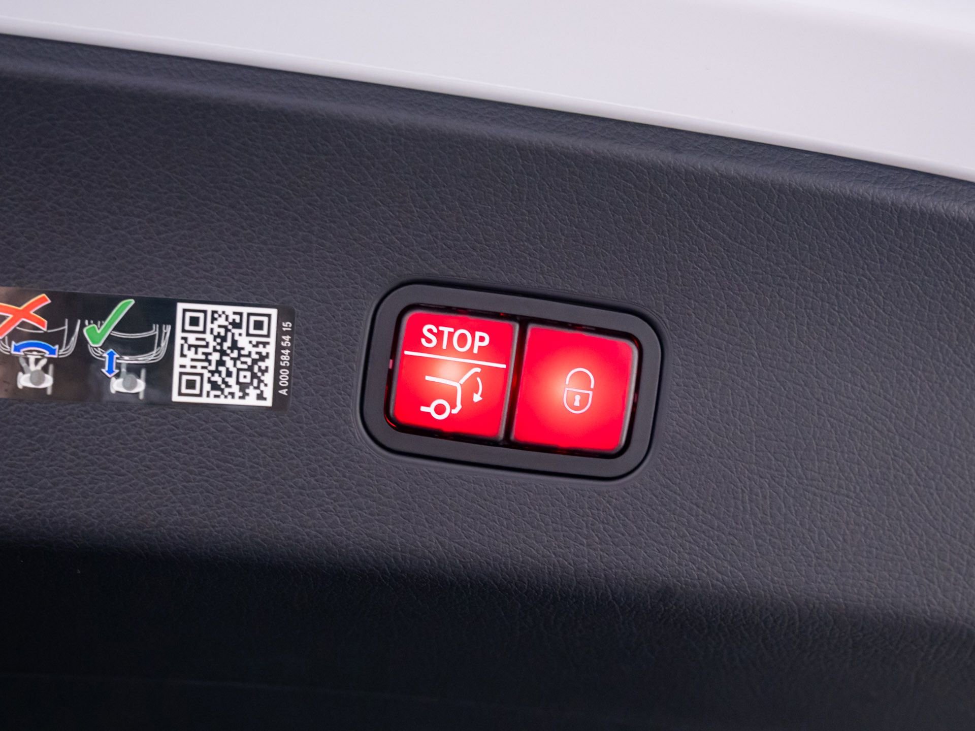 New 2025 Mercedes-Benz GLC 300 4MATIC image 32