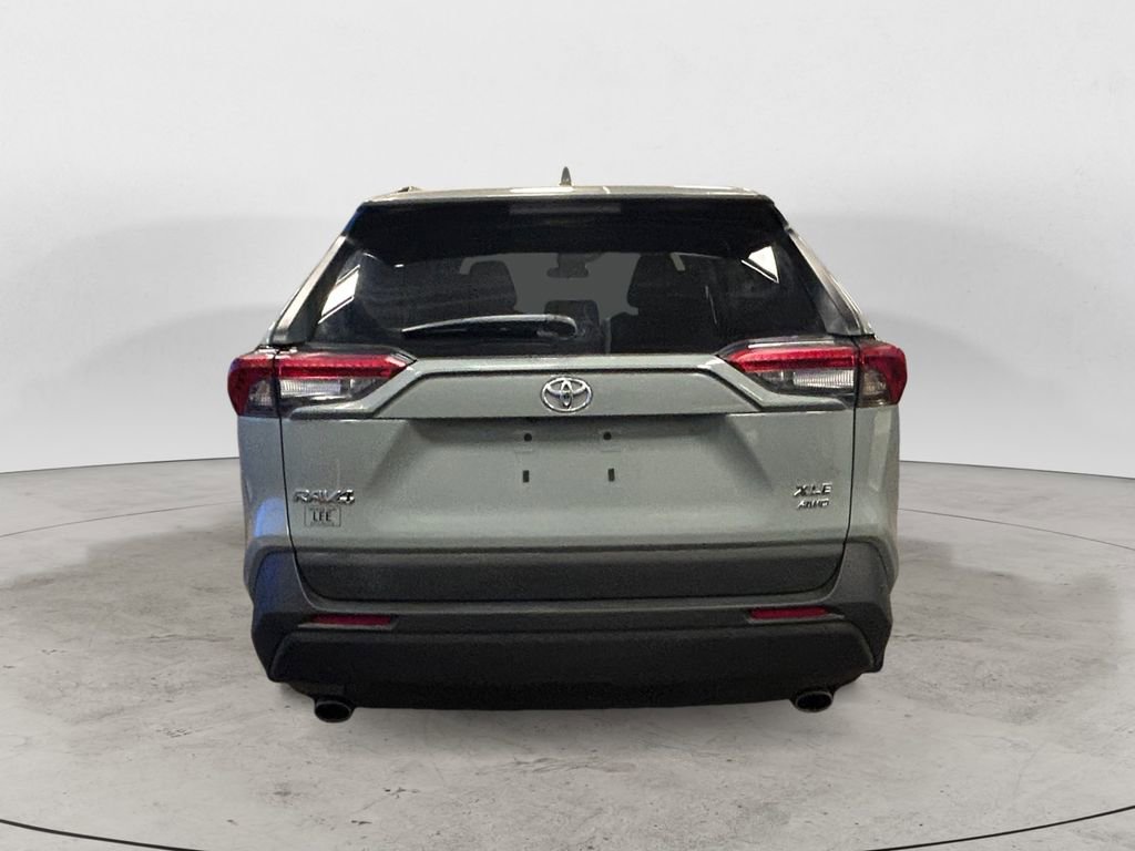 Used 2022 Toyota RAV4 XLE Premium AWD/4WD image 4