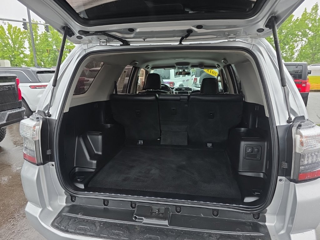Used 2018 Toyota 4Runner SR5 AWD/4WD image 12