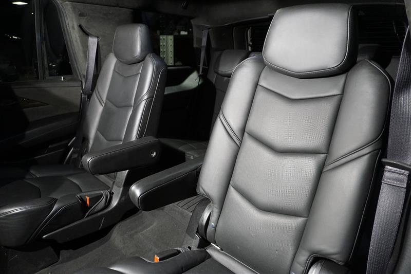 Used 2016 Cadillac Escalade Platinum image 24