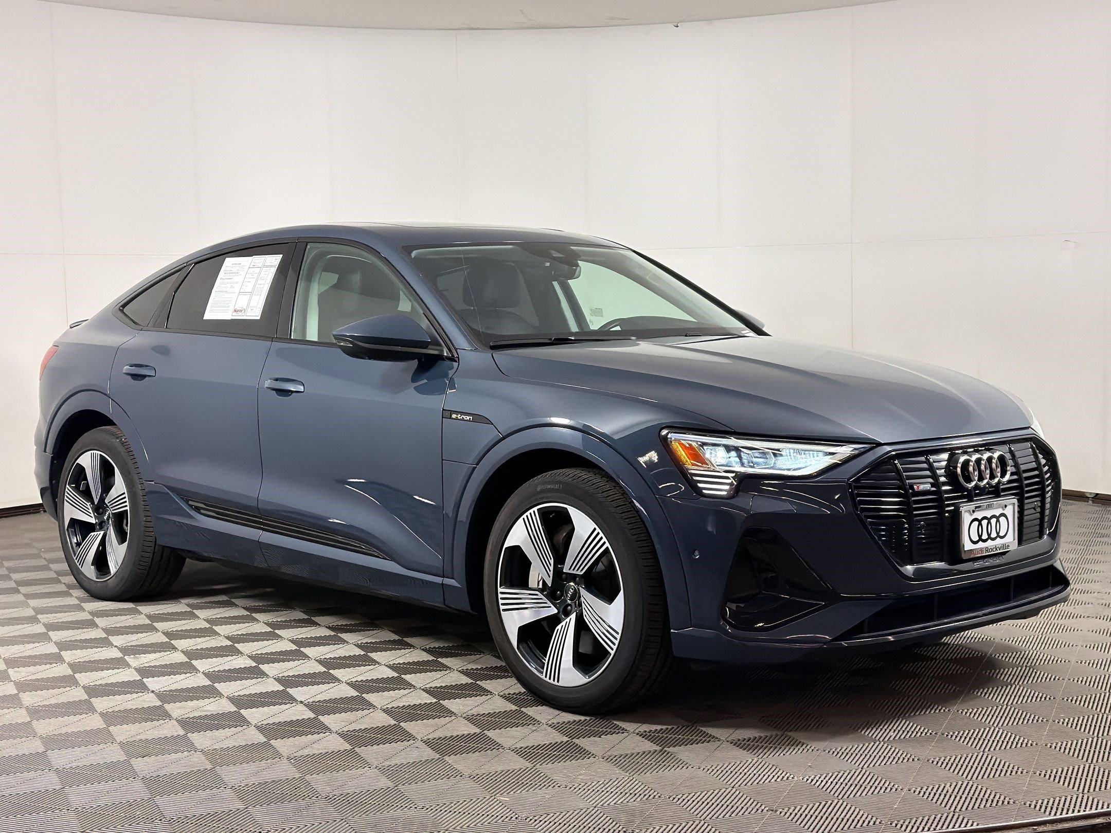 Used 2021 Audi e-tron Prestige w/ Prestige Package image 7