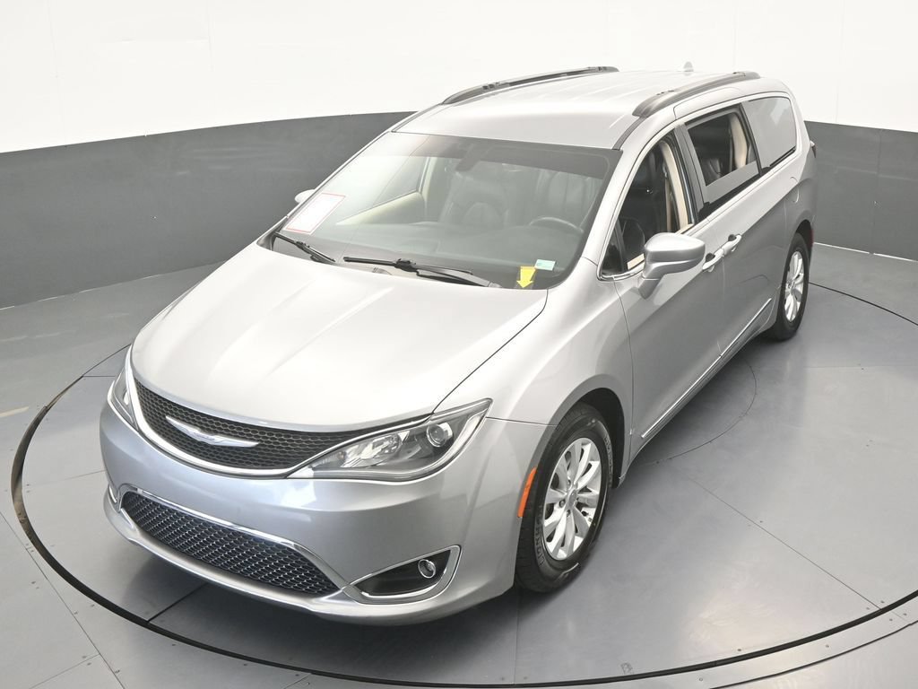 Used 2017 Chrysler Pacifica Touring-L FWD image 46