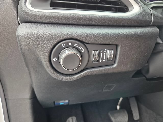 New 2027 Chrysler Pacifica Select w/ Family Tech Group FWD image 22