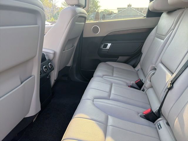 Used 2018 Land Rover Discovery HSE AWD/4WD image 11