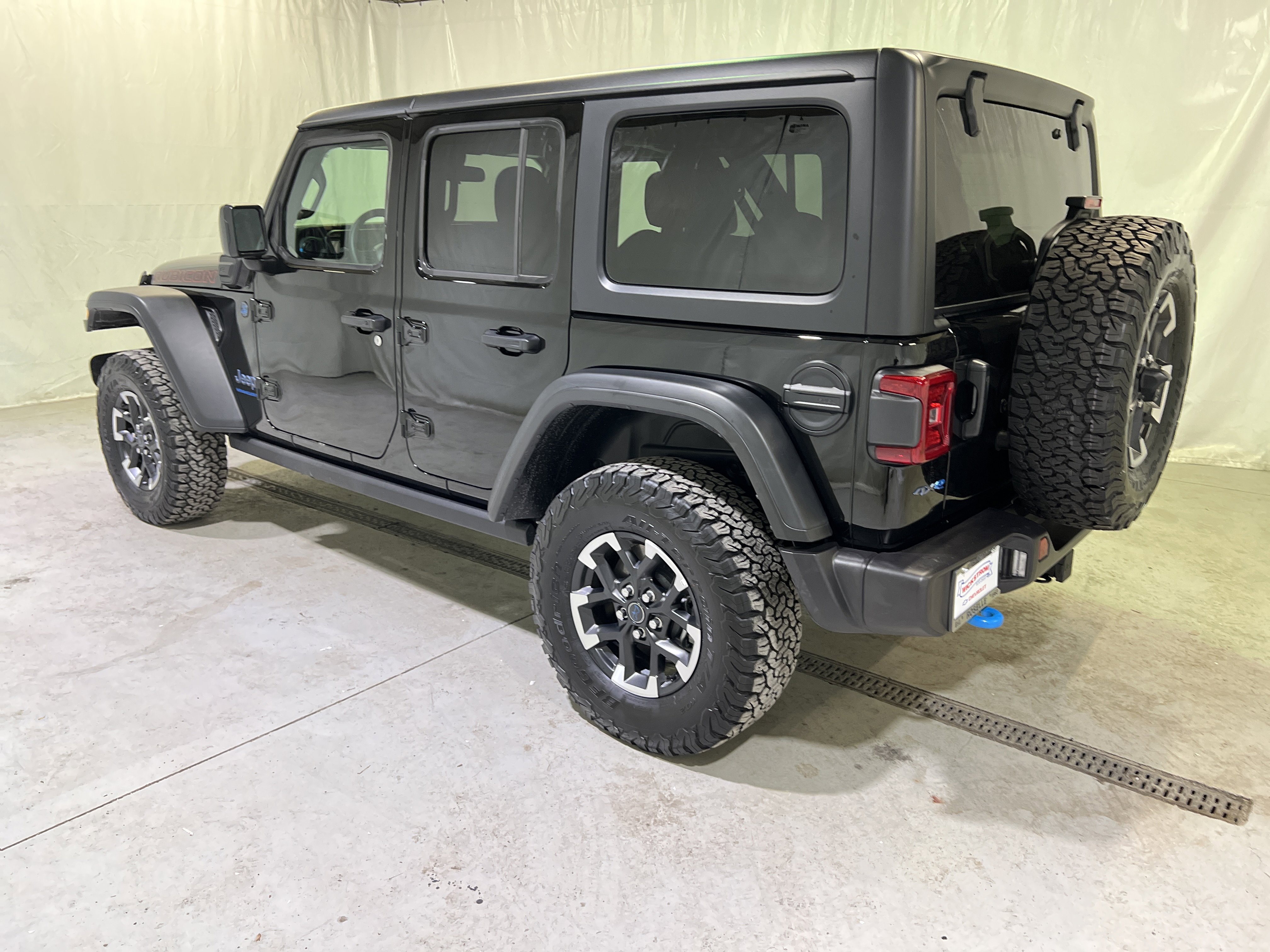 Used 2025 Jeep Wrangler Unlimited Rubicon 4xe w/ Convenience Group image 8