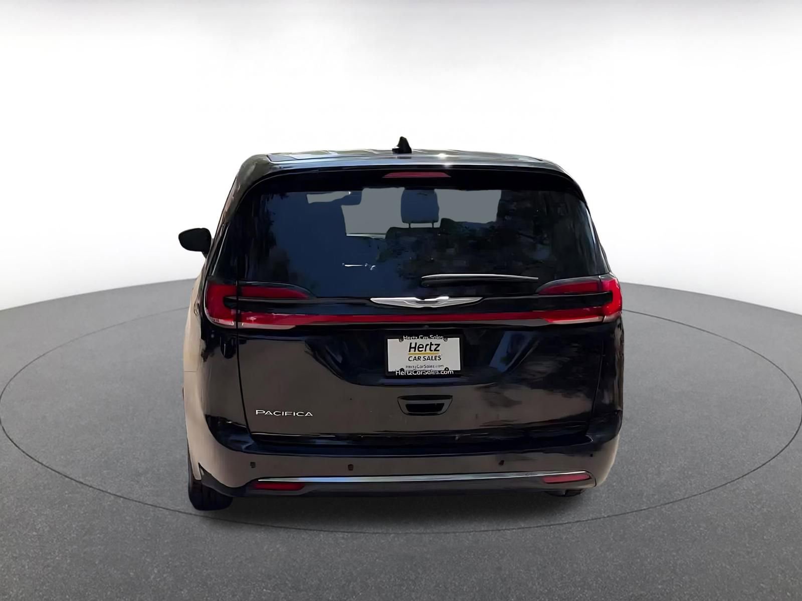 Used 2024 Chrysler Pacifica Touring-L FWD image 12