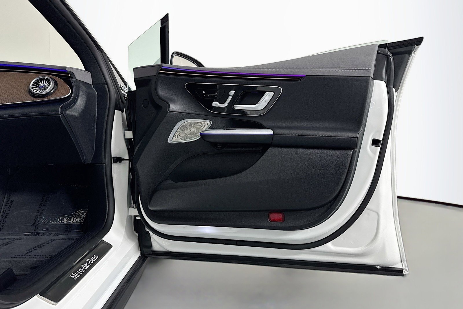 Certified 2023 Mercedes-Benz EQE 350+ 4MATIC Sedan w/ Exclusive Trim Package image 24