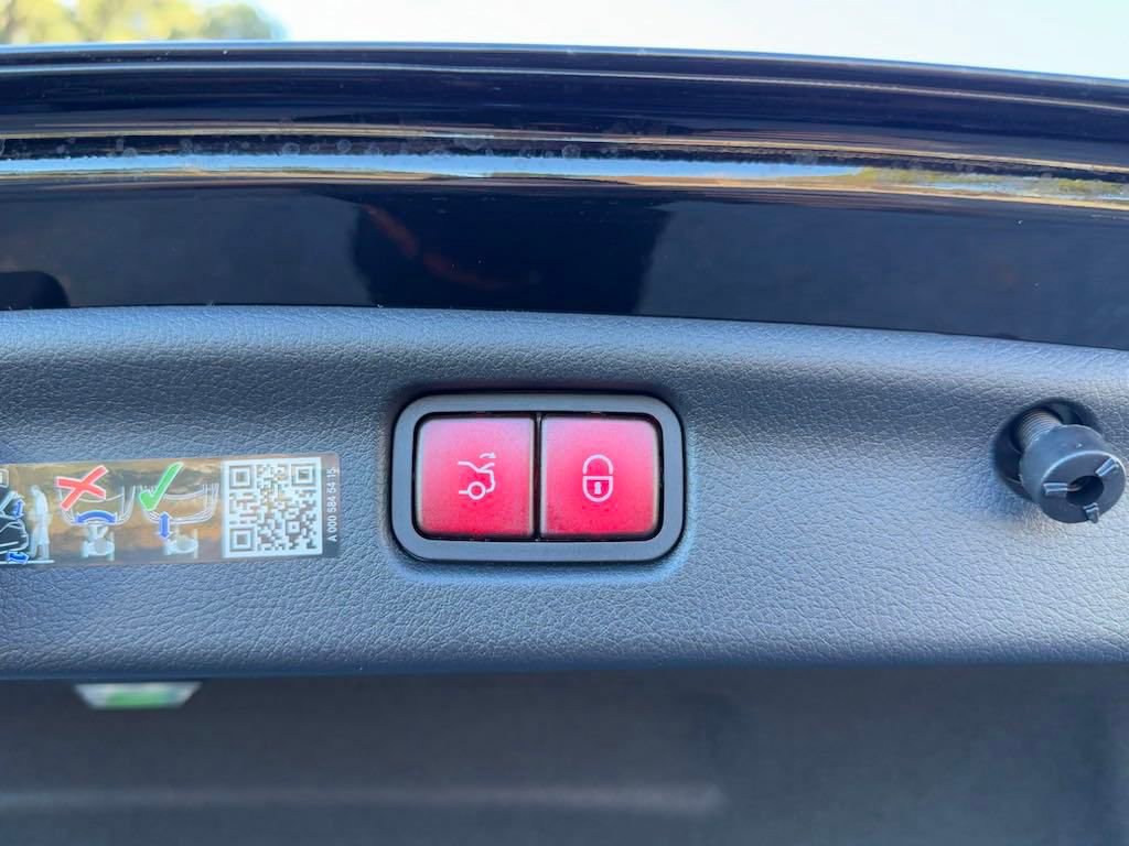 Used 2025 Mercedes-Benz C 300 C 300 image 17