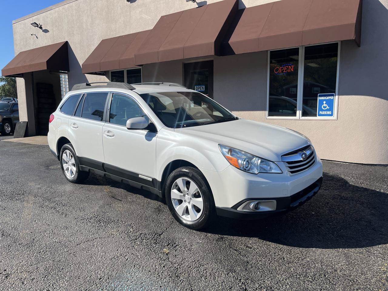 Used 2012 Subaru Outback 2.5i Premium w/ All-Weather Pkg AWD/4WD image 3