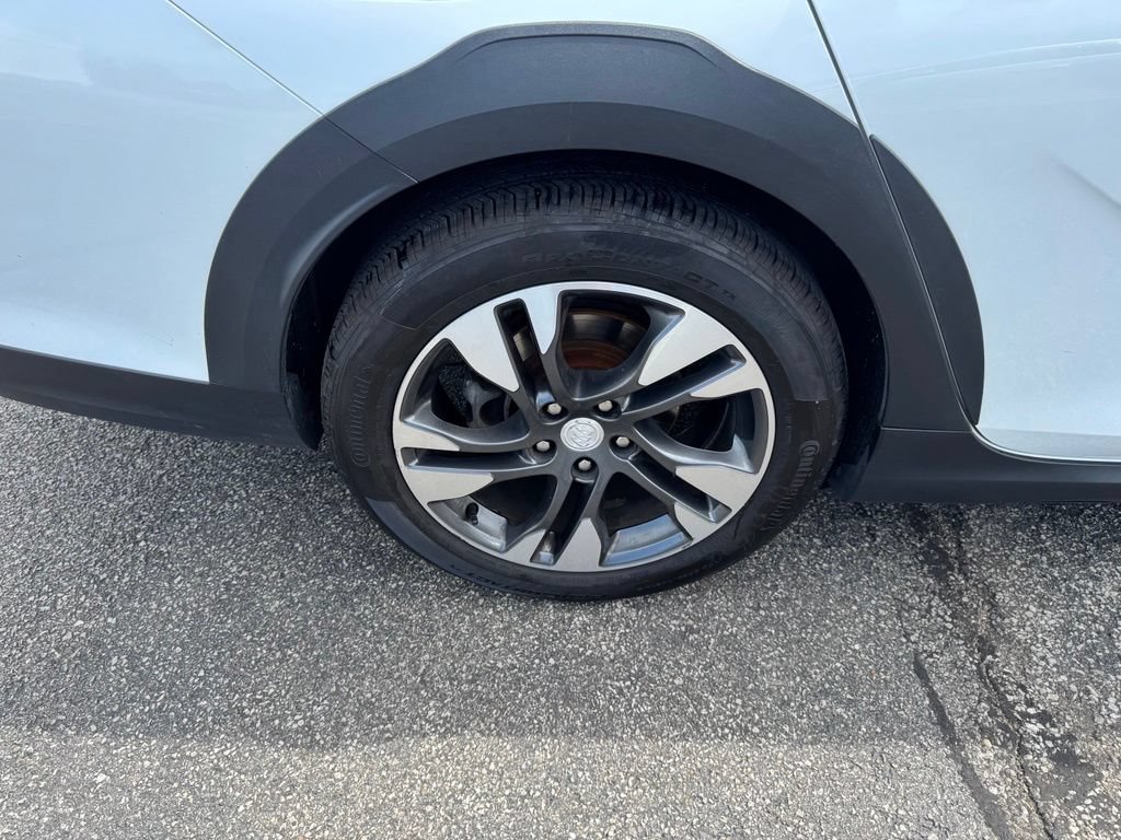 Used 2018 Buick Regal Essence w/ Driver Confidence Package #1 AWD/4WD image 29