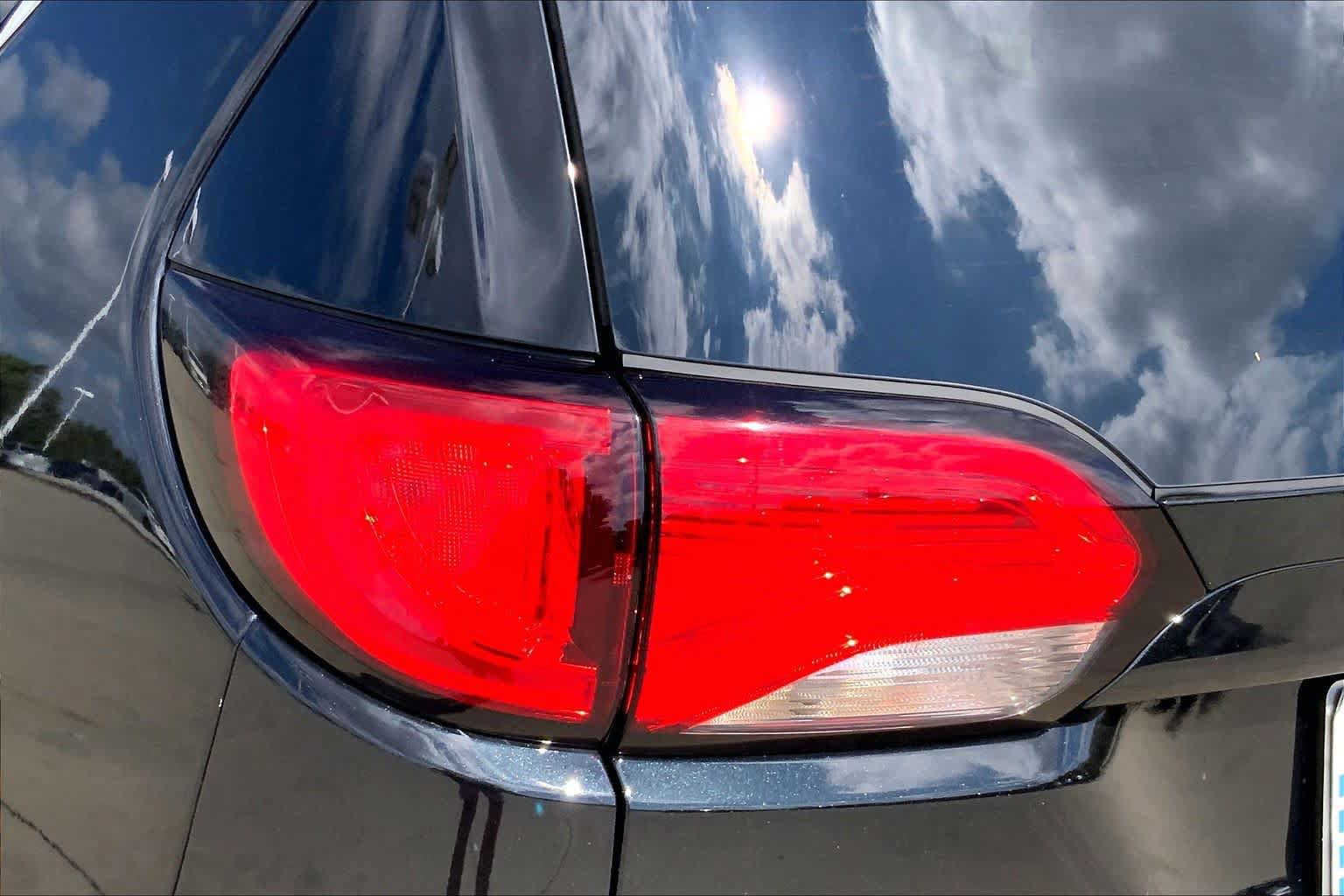 Used 2020 Chrysler Pacifica Touring-L FWD image 26