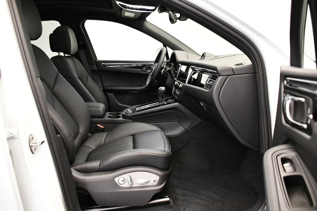 Certified 2026 Porsche Macan AWD/4WD image 50
