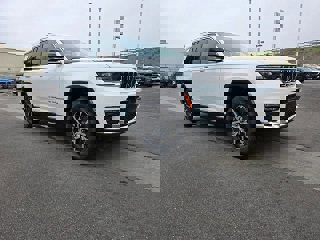 New 2025 Jeep Grand Cherokee L Limited w/ Trailer Tow Package image 9