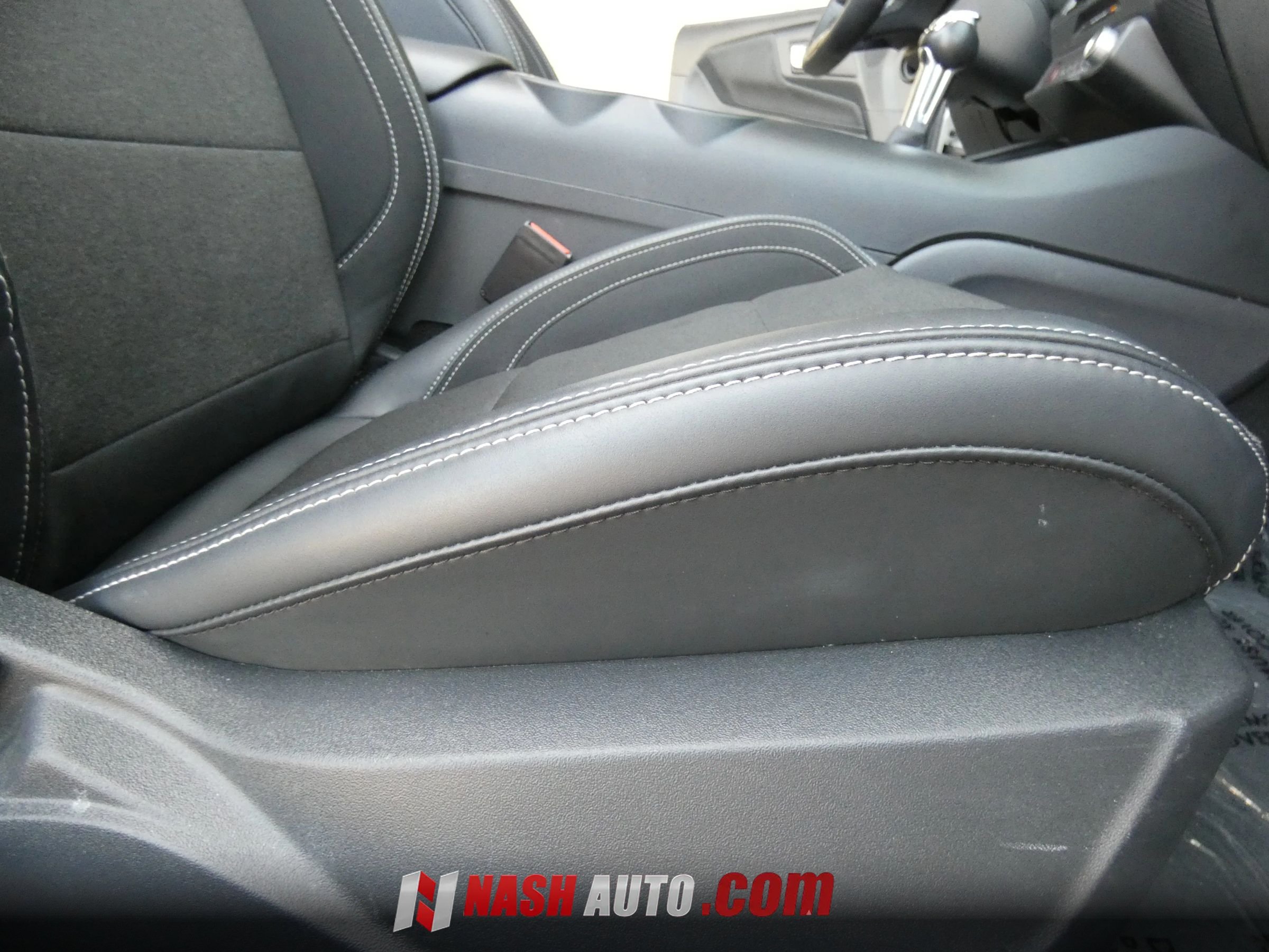 Used 2024 Ford Mustang Convertible RWD image 29