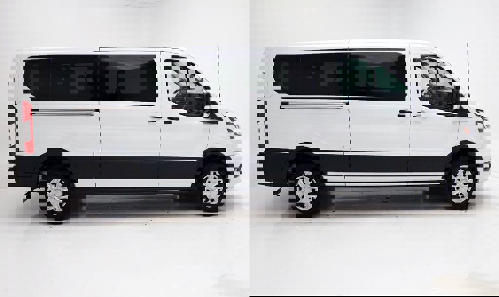 Used 2023 Ford Transit 350 XLT image 3