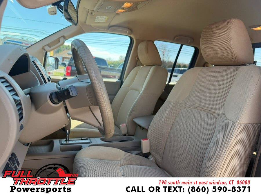 Used 2015 Nissan Frontier SV w/ SV Value Truck Package AWD/4WD image 19