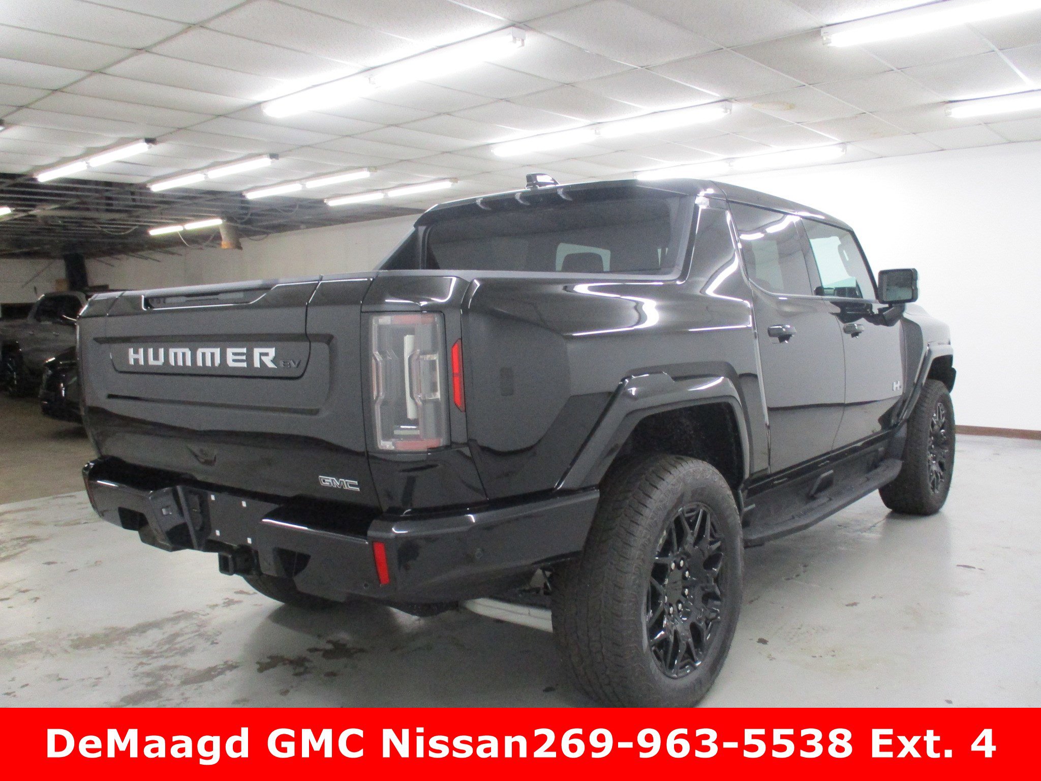 New 2026 GMC Hummer EV 4x4 Crew Cab w/ LPO, Dark Essentials Package image 8