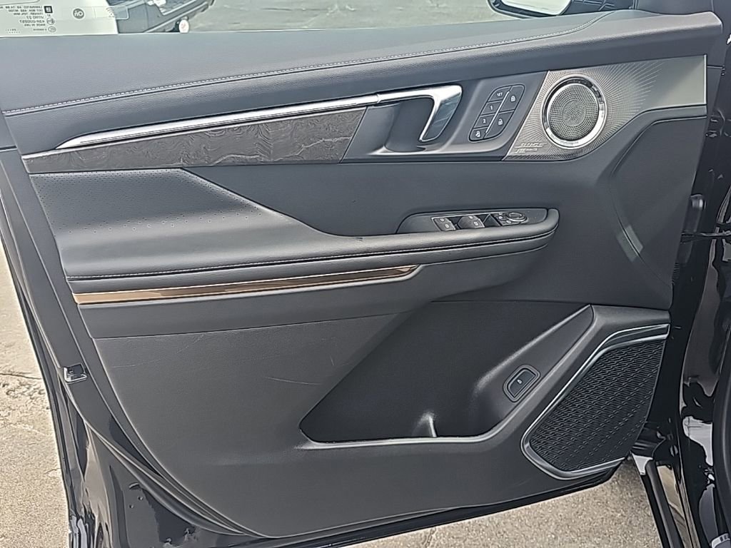 Used 2025 Buick Enclave Avenir w/ Super Cruise Package image 11