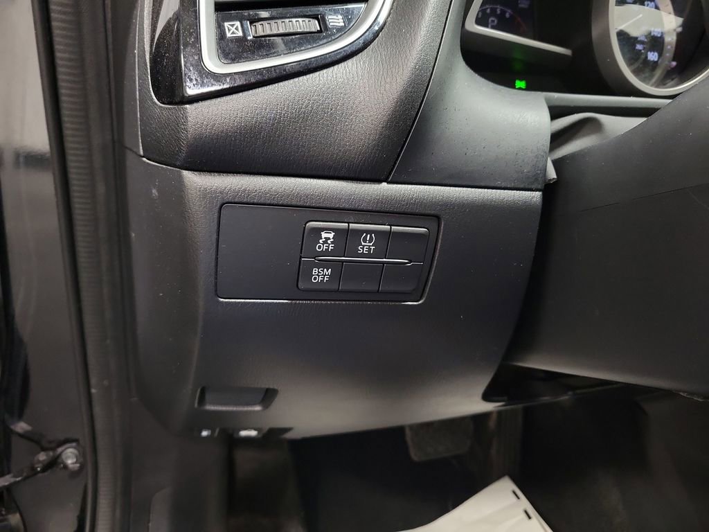 Used 2014 MAZDA MAZDA3 i Touring w/ Technology Package image 23