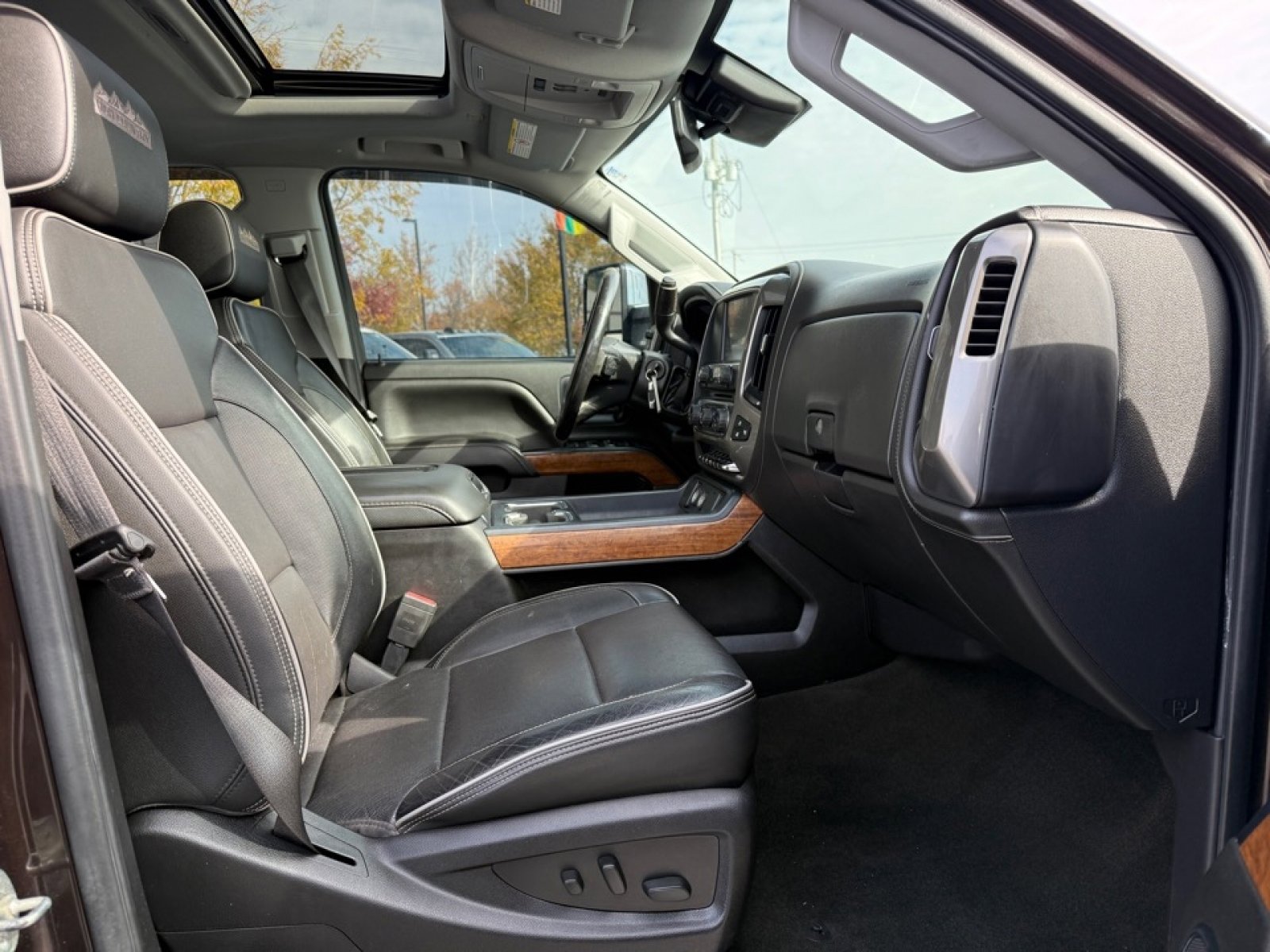 Used 2018 Chevrolet Silverado 2500 High Country image 11