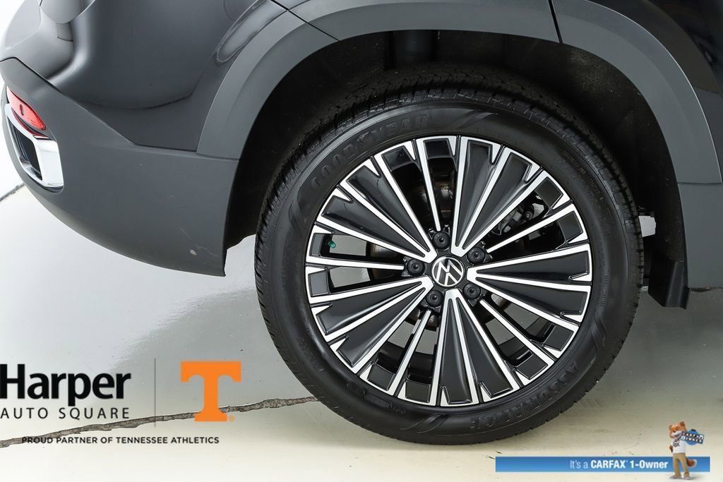Used 2025 Volkswagen Taos SE image 13