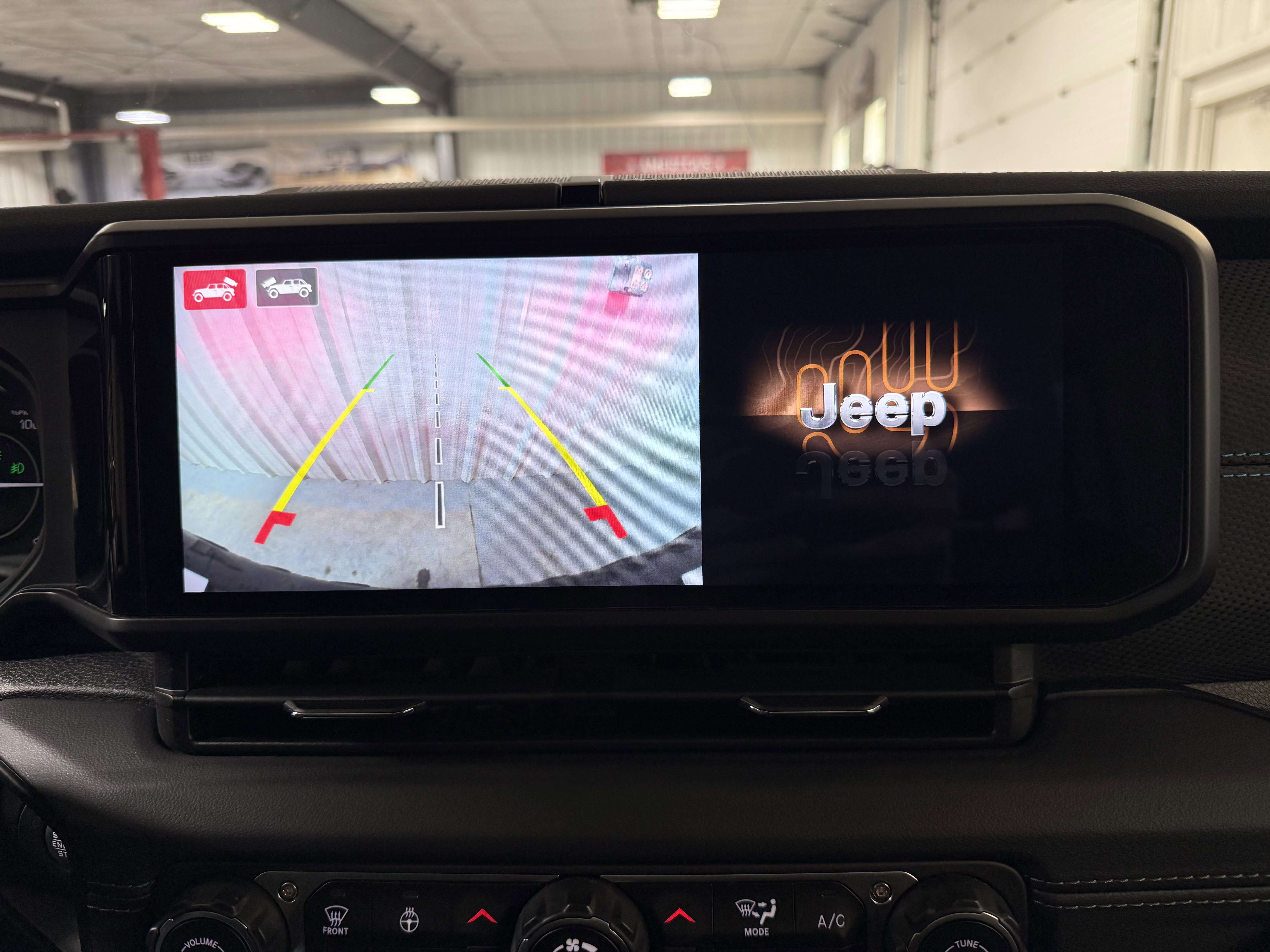 Used 2024 Jeep Wrangler Unlimited Rubicon 4xe w/ Technology Group image 13