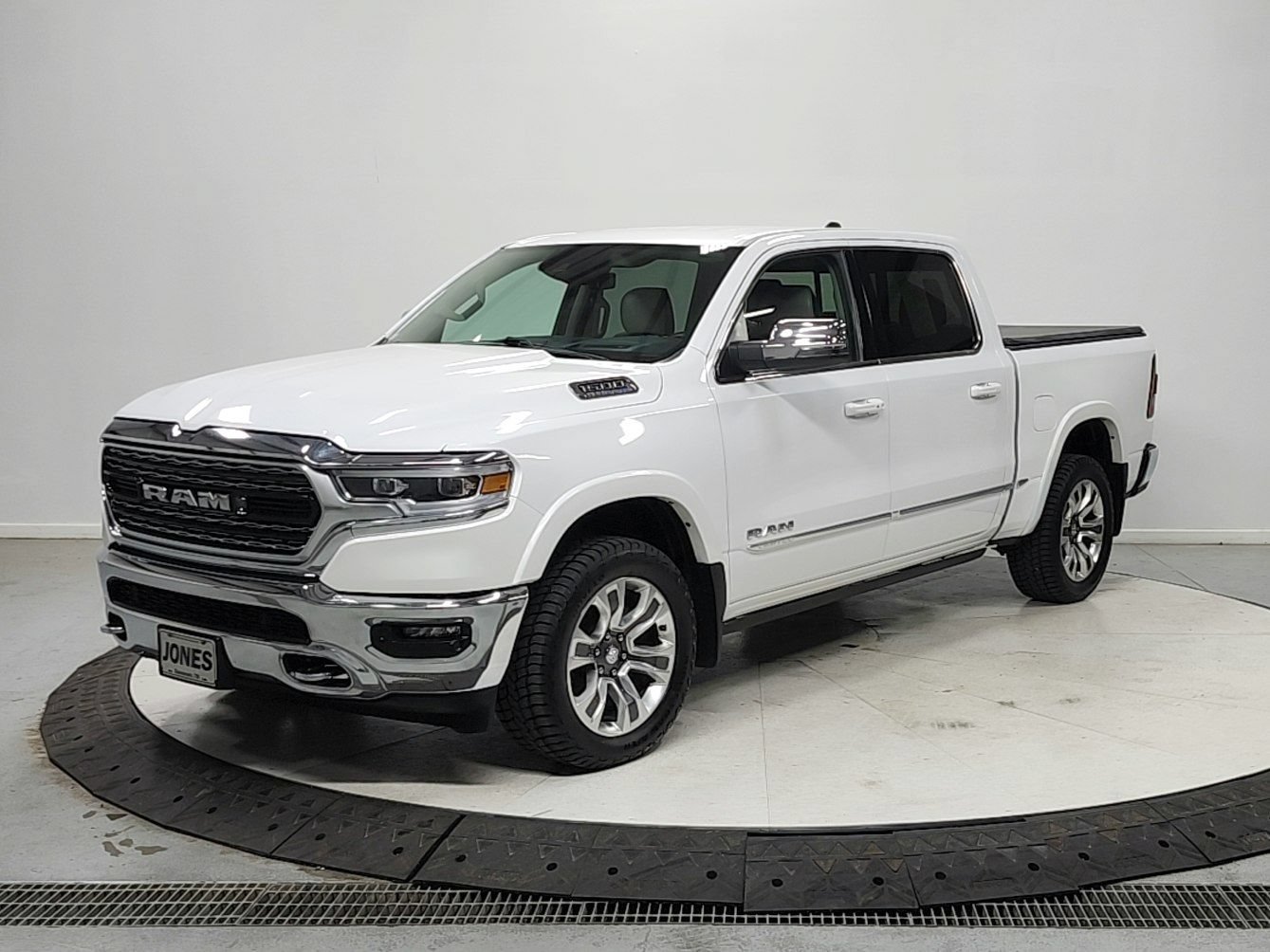 Used 2024 RAM 1500 Limited AWD/4WD image 3